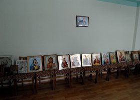 Культ личности - его портреты  от поклонников