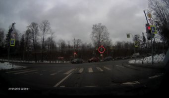 в этот момент уже красный горит