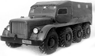 На ГАЗе  эксперименты проводили с такой формулой.
Легкий автомобиль ГАЗ-62Б (8x8) с четырьмя передними управляемыми колесами. 1956 год.
Опытная амфибия ГАЗ-62П с цельнометаллическим корпусом и гребным винтом. 1957 год