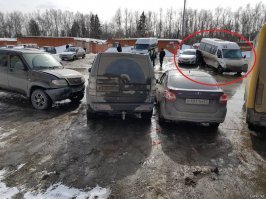 На заднем плане тоже замес какой-то