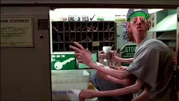 Все почтовые сотрудники не местные.