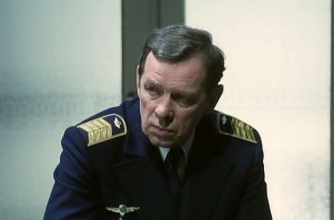 Ну я не скажу за внешнюю разведку или за ГАИ. Но Жженов до корня волос наш - авиатор. Классный комэск!