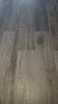 Автор, керамогранит ESTIMA BRIGANTINA цвет седой. Он же на стене в душевой.
Не благодари.