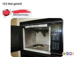 Я сегодня без настроения. Так что вот, это сейчас новая фишка в Японии, из фольги делать шары. Только они делают это не в микроволновке, а ручками и наждачкой с  разной зернистости. А в микроволновке выйдет вот