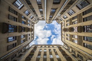 Да ладно, в Питере весь центр такой.