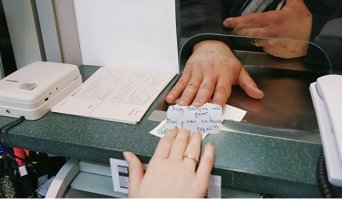 Ну... Может она ему эти записка вот так передавала: