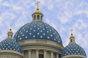 Ущербный это ты, если не знаешь основ своей религии - секты иудейской)
Верхняя и нижняя точки этой звезды представляют собой вершины двух пирамид, наложенных друг на друга. Верхняя пирамида - это древний символ власти царя; основание этой пирамиды покоится на Земле, а вершина достигает Небес. Другая пирамида представляет собой власть жреца, которая опирается на Небеса и тянется вершиной к Земле. Совмещение двух пирамид является символом двойного мессии - духовного ( цедек ) и царственного ( мишпат ). Отсюда следует, что звезда Давида на самом деле является единственно верным знаком Иисуса. Но этот знак имеет еще один смысл: он символизирует собой яркую звезду из рода Давида, встающую на горизонте по утрам.