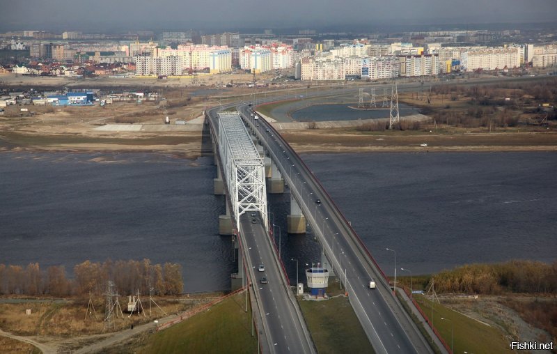 Это Сургут. Вот Нефтеюганский мост