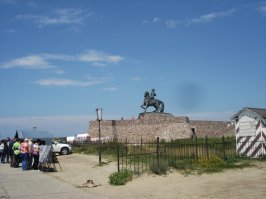 а  где знаменитые балтийские лебеди...??? непорядок- нужно добавить наглецов.