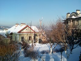 Почему нет? На Украине не сносят монументы, посвященные ВОВ. Вот, январь сего года.