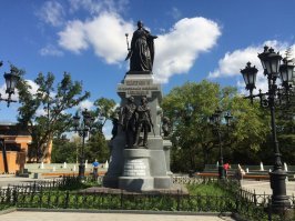 Памятник  Екатерине2  в Симферополе.