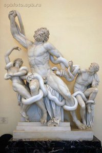 папа Лаокон  тоже сыновей к этому делу привлекал....