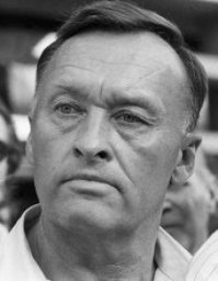 Оп-пачки... Господа офицеры, а не Олег Калугин ли на заднем плане часом?