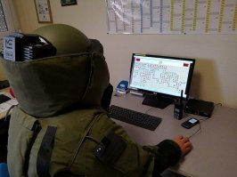 а сзади два амбала, для спецэффектов