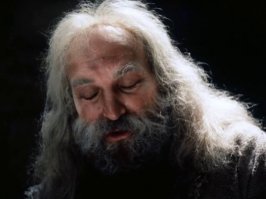Узник замка Иф  1988г
Алексей Васильевич Петренко в 50 лет сыграл престарелого старика аббата Фариа
