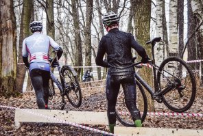 У нас не хуже. Не так гламурно, да , зато мы сами это всё делаем - за свои деньги, на своих трассах, после работы. И да, мы не считаем себя героями....