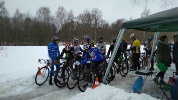У нас не хуже. Не так гламурно, да , зато мы сами это всё делаем - за свои деньги, на своих трассах, после работы. И да, мы не считаем себя героями....