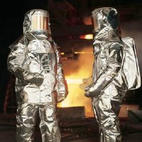 к такому мечу костюм джедая соответствующий нужен.