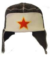 Как говаривала, помнится, мама Дяди Федора: "Всего два платья осталось". Короч, ещё две шапки. Чарли тот еще модник....