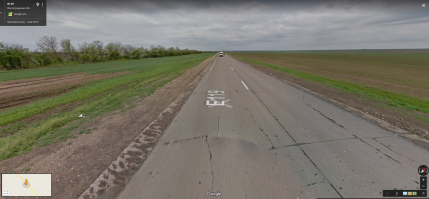 Есть в России хорошие дороги. Даже в нашей многострадальной Волгоградской области. Вот участок трассы М6 "Каспий", которая строилась в 1964-1976 годах (см. википедию). Сами посмотрите 
Это покрытие не ремонтировалось капитально со дня строительства дороги!!! Хотя едут перегруженные фуры, трасса довольно оживленная. Вы себе эти цифры представляете? 2018-1976=42. СОРОК ДВА года без ремонта! Вот, что значит правильно сделанная дорога. Кошмар для чиновников-распильщиков.
Ближе к Волгограду трассу реконструировают, что приятно, тоже бетонкой.
У нас в городе положили в позапрошлом году асфальт поверх старого покрытия. Укладка была в ноябре. В марте следующего года латали уже дыры. В эту весну новые дыры. Это что за хрень: через 3 месяца покрытие разваливается?!