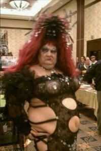 надо вот эту фотку поставить на экран приветствия поставить))