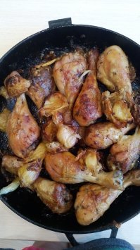 Только что сделала в духовке лапки с молодым чесночком - дух чесночный бесподобный))