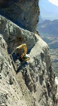 a горизонт то завален. Поверните фотку и всё будет нормально.