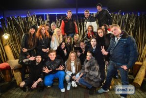 Сейчас всё больше клоуны  на экране