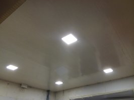 Потихоньку говорю люстрам "До свидания!", в кухне, туалете, ванной и уже в коридоре вот такие светодиодные светильники. Что-то подобное будет и в комнатах.