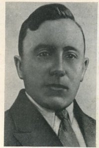 Дмитрий Семёнович Молодцов:
Родился в 1908 году в д. Плешки Ржевского района Тверской области в семье крестьянина. Окончил начальную школу. Работал в колхозе. С 1939 года жил в Ленинграде, работал ст. механиком шхуны "Знаменка" Балтийского спецуправления дноуглубительных работ. В действующей армии с 1941 года. Стрелок, рядовой Молодцов в бою у д. Марьино Кировского района Ленинградской области 13 января 1943 года подобрался к дзоту и несколькими гранатами заставил замолчать пулемёт противника. Но когда рота перешла в атаку, пулемёт заработал снова. Не имея гранат, отважный воин закрыл своим телом амбразуру дзота. Совершив подвиг самопожертвования, способствовал выполнению боевой задачи. Звание Героя Советского Союза присвоено 10 февраля 1943 года посмертно. Награжден Орденом Ленина. Похоронен на Марьинском гражданском кладбище г. Кировска Ленинградской области. Поселок в Кировском районе, школа в г. Зеленогорске носят имя героя. Комната боевой славы Сертоловской средней школы Всеволожского района Ленинградской области посвящена его подвигу. Центральная городская улица Сертолово названа именем Молодцова. Навечно зачислен в списки воинской части.