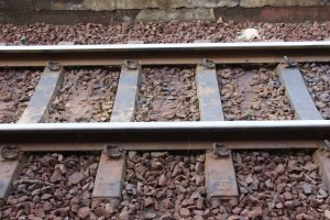 Да и эти ж/б шпалы трудно использовать при строительстве.