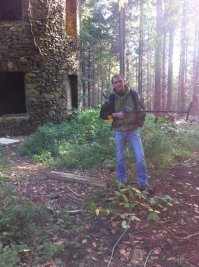 Вот вторая башня находиться в знаменитом городке х  у  й . :) обнаружил ее случайно гуляя по войне потом пытался найти что то о этой башне в инете так и не нашел .
