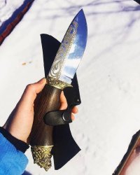 Из всех представленных выбрал бы себе этот, только без золотой мишуры.