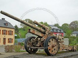 В смысле не разрабатывали такую систему?
У них была 15 cm Kanone 18 полностью по характеристикам  МЛ-20 ( стреляла дальше). Но ее вес 12,5 т пости в 1,5 раза тяжелее МЛ-20 потому и выпустили их 100 шт.
Немцы сделали ставку на более легкие гаубицы SH 18