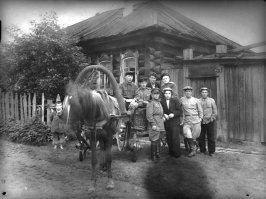 Немного подшаманил над первой фотографией. А то уж блеклая больно.