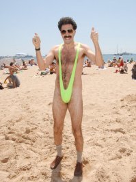 Опрос: Стоит ли женщинам носить трусики летом?