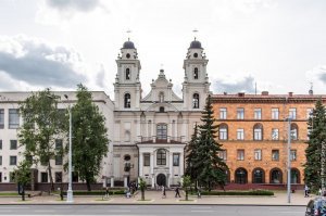 При Советах здесь был спортзал, дети занимались борьбой. Это так, ради информации, без всякой политической подоплеки.