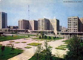 Сейчас детишки будут вонять - "Фу, совок!"
А сами Советский Союз в глаза не видели. Вот я прекрасно помню, а эти фотографии - фуфло, намерено все искажено.
Вот для сравнения, мой родной Луганск.
Видно разницу?