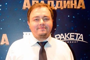 Ди Каприо решил замаскироваться на музыкальном фестивале. Но его выдали очки с другой планеты