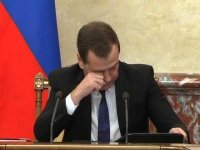 > серьезно увлекается фитнес-аэробикой и бадминтоном...