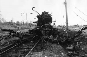 Взрыв поезда в Арзамасе.
4 июня 1988 года в 09:32 железнодорожный состав, в котором находились 3 вагона со 120 тоннами взрывчатки, предназначенной для горных и других предприятий
По официальным данным погиб 91 человек, пострадали 1500 человек. Было разрушено 250 метров железнодорожного полотна, повреждён железнодорожный вокзал, разрушены электроподстанция, линии электропередач, повреждён газопровод