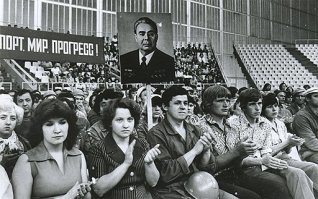 Культурный шок: реакция зрителей КНДР на выступление южнокорейской поп-группы