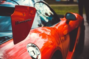 В девяностых впервые увидел, чуть шею не свернул. Импортные машины тогда были в диковинку. Но этот монстр просто поверг в ступор: внешний вид, звук выхлопа, широченные покрышки!!!! Я тогда на 03 ездил...
По городу ходила легенда, что на этой машине грузчик с порта ездил. Я его чуть позже увидел: здоровенный детина, с толстой шеей и массивной золотой цепью - явно не грузчик.