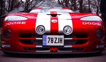 В девяностых впервые увидел, чуть шею не свернул. Импортные машины тогда были в диковинку. Но этот монстр просто поверг в ступор: внешний вид, звук выхлопа, широченные покрышки!!!! Я тогда на 03 ездил...
По городу ходила легенда, что на этой машине грузчик с порта ездил. Я его чуть позже увидел: здоровенный детина, с толстой шеей и массивной золотой цепью - явно не грузчик.