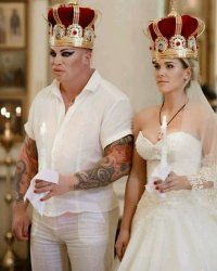 А на фуя церкви театр кукол????..что они с ним делать будут???- перестраивать в ХРАМ..- сомневаюсь...