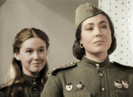 Вот ТАКИМИ женщинами я горжусь! Вот они прославились своим героизмом!
(не жопами)
Что-то вспомнился фильм "В бой идут одни старики"