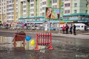 В новосибирских Google Картах в разделе "Достопримечательности" появилась яма с отличными отзывами