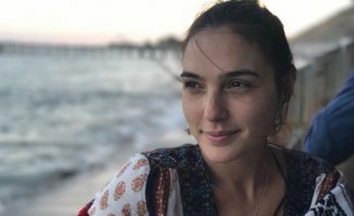 Она таки очень хорошо выглядит. 
Галь Гадот