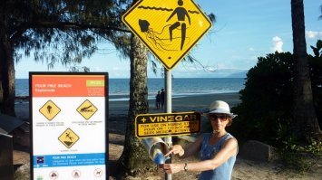 Отличное место отдыха, если не сожрут, или укусит какая нибудь ядовитая тварь, то все шансы кокосом по голове схлопотать)))