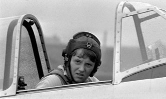 Дважды Герой Советского Союза (1982, 1984). Лётчик-космонавт СССР (1982). Заслуженный мастер спорта СССР (1970). Кандидат технических наук. Четырежды мировая рекордсменка.
Лётчик-испытатель Светлана Евгеньевна Савицкая